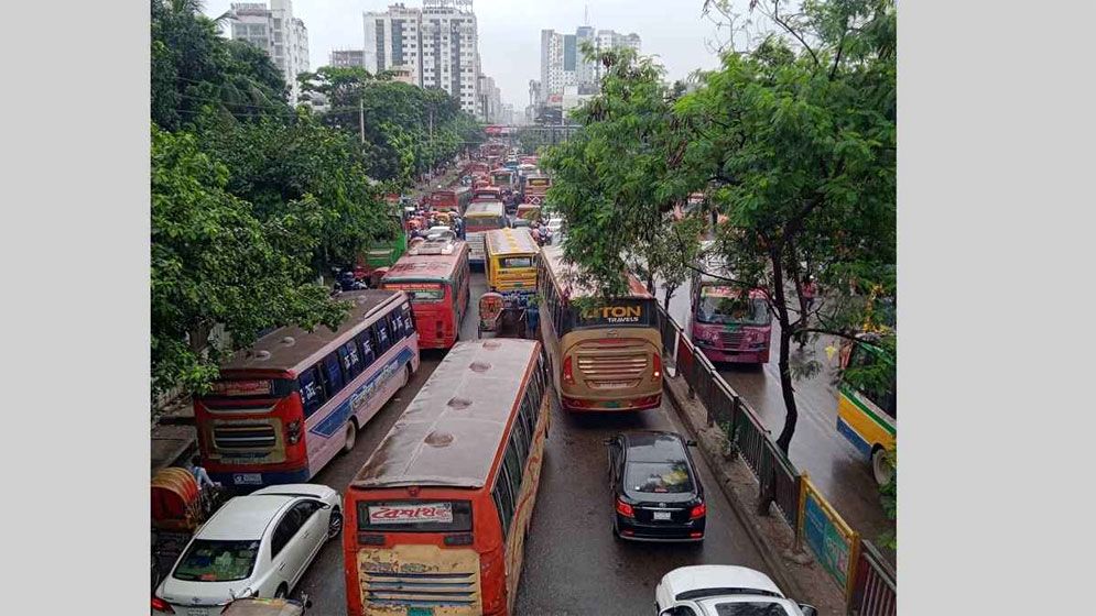রাজধানীর রামপুরা-নতুনবাজার সড়কে তীব্র যানজট