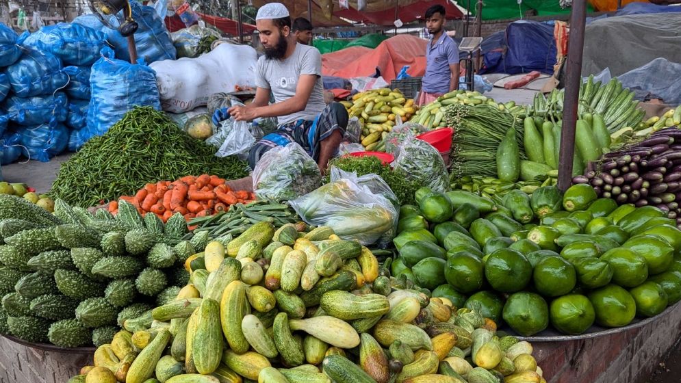সবজির বাজার চড়া, কাঁচা মরিচের কেজি ৪০০ টাকা