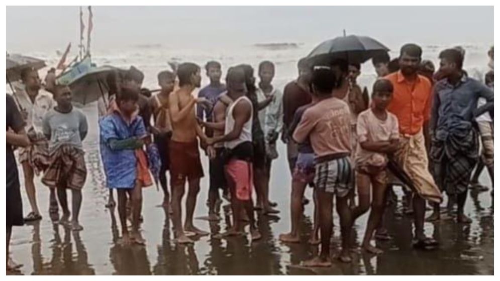 টেকনাফে রোহিঙ্গা বোঝাই নৌকাডুবি, উদ্ধার ১৮