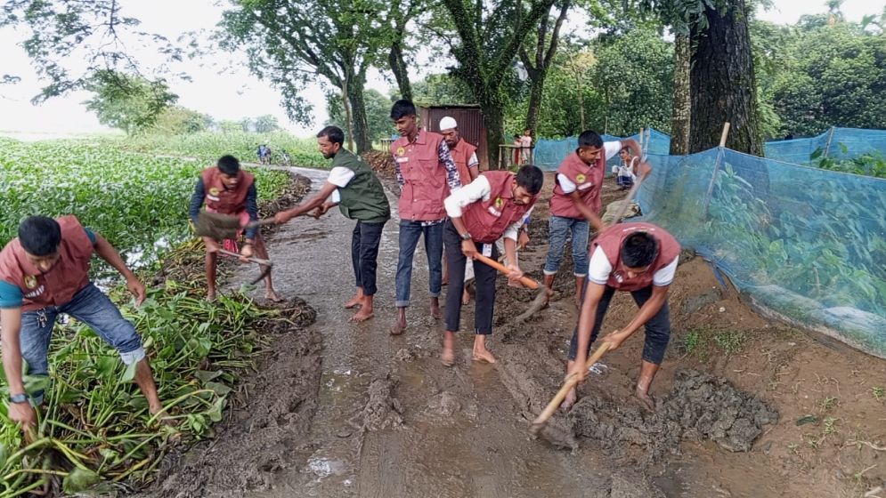 স্বেচ্ছাশ্রমে হাওরাঞ্চলের জনদুর্ভোগ লাঘব, সুনামগঞ্জে আনসার-ভিডিপির ব্যতিক্রমী উদ্যোগ