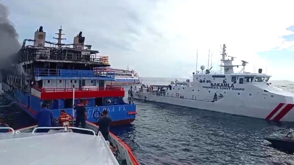 ইন্দোনেশিয়ায় যাত্রীবাহী ফেরিতে অগ্নিকাণ্ডে নিহত ৫, নিখোঁজ ৪১