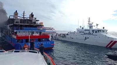 ইন্দোনেশিয়ায় যাত্রীবাহী ফেরিতে অগ্নিকাণ্ডে নিহত ৫, নিখোঁজ ৪১
