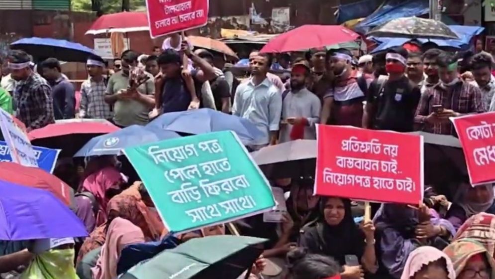 কর্মসূচি প্রত্যাহার, শাহবাগ ছাড়লেন প্রাথমিকে সুপারিশপ্রাপ্ত শিক্ষকেরা