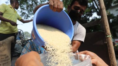 ১৫ টাকা দরে ৩০ কেজি করে চাল পাচ্ছেন ৫৫ লাখ পরিবার