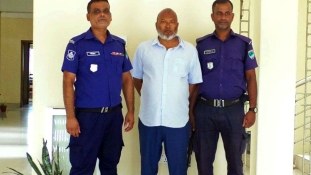 ভারতে পালানোর সময় ইমিগ্রেশনে গ্রেপ্তার নিষিদ্ধ আ.লীগ নেতা