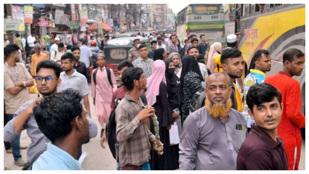 টানা ছুটিতে ঘরমুখো মানুষের ভিড়, মহাসড়কে ভোগান্তি