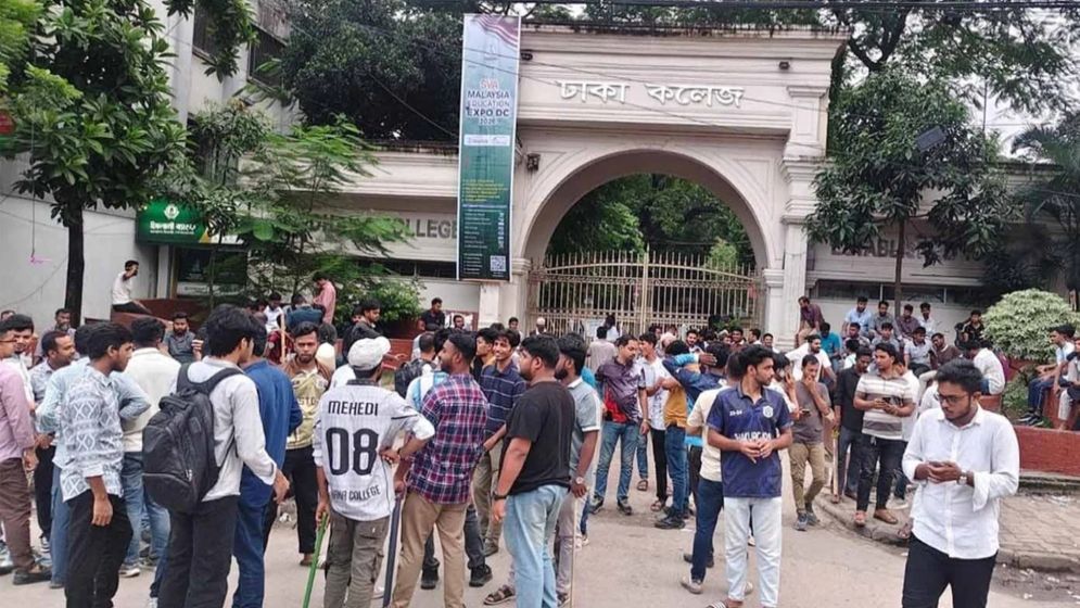 চার শিক্ষাপ্রতিষ্ঠানে ছাত্রদল-শিবির সংঘর্ষ, আহত দেড় শতাধিক