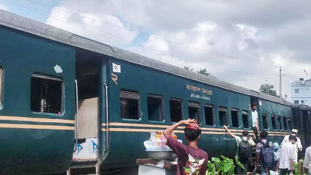 ট্রেনের বগি লাইনচ্যুত, ঢাকা-ময়মনসিংহ রেলপথ বন্ধ