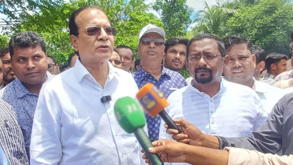 পাহাড়ি ঢল ঠেকাতে টেকসই বেড়িবাঁধ নির্মাণ করা হবে: ত্রাণমন্ত্রী