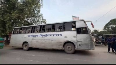 মানিকগঞ্জের সিংগাইরে জবির কালীগঙ্গা বাসে হামলা, আহত অন্তত ১০