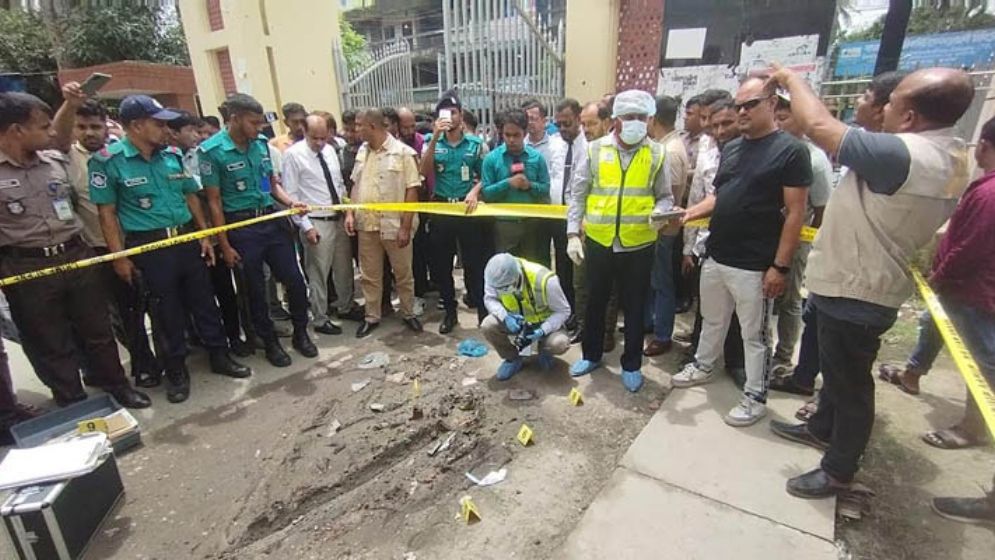 বরিশাল আদালত চত্বরে ককটেল সদৃশ বস্তুর বিস্ফোরণ, আতঙ্ক