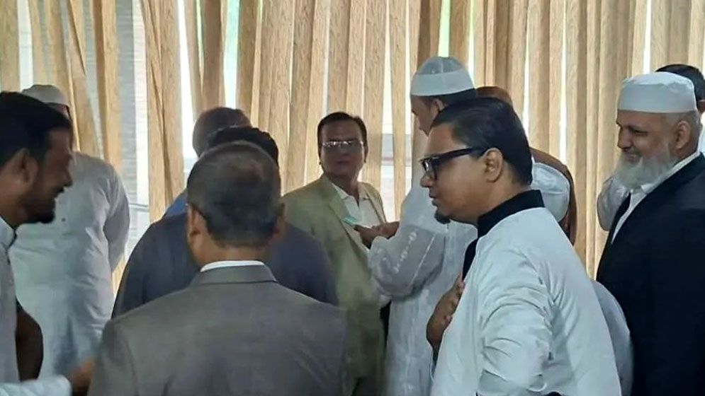 রাষ্ট্রপতি প্রার্থীর মনোনয়নপত্র দাখিল করতে ইসিতে ১১ দলীয় জোট