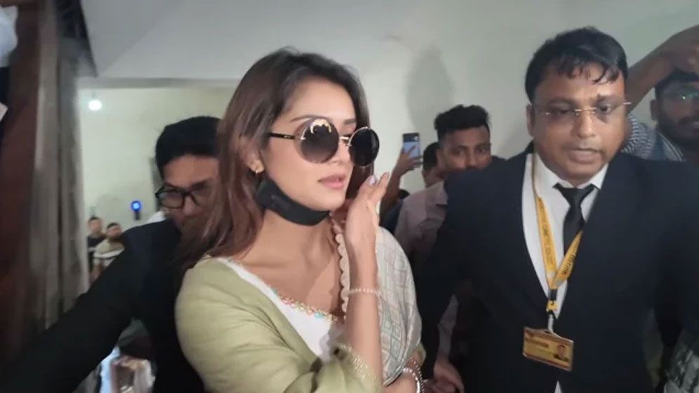 শাড়িকাণ্ডে আলাদতে আত্মসমর্পণ, জামিন পেলেন তানজিন তিশা