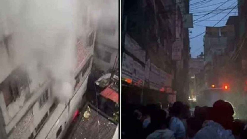 বংশালে ভয়াবহ আগুন, নিয়ন্ত্রণে ফায়ার সার্ভিসের ৭ ইউনিট