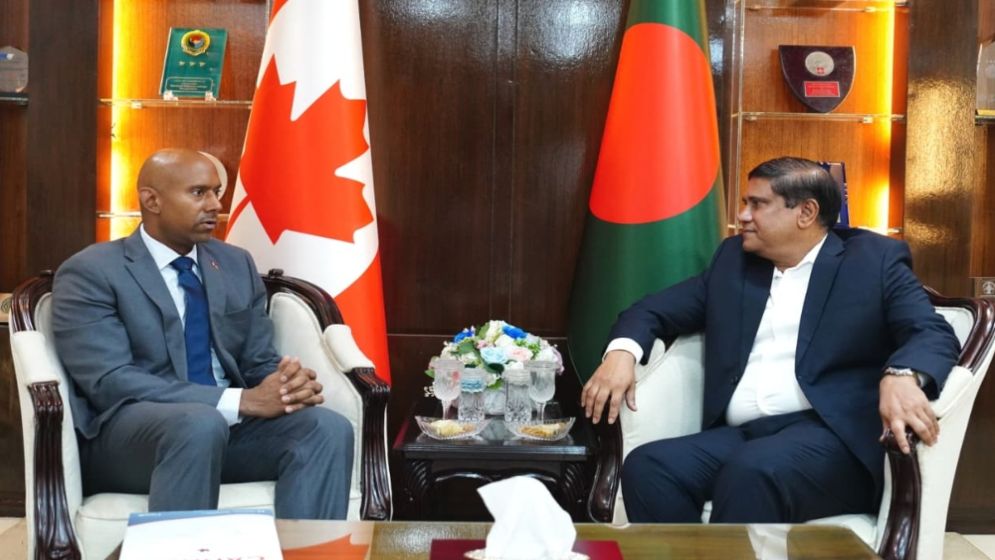 প্রতিরক্ষা উপদেষ্টার সঙ্গে কানাডার হাইকমিশনারের সাক্ষাৎ, সহযোগিতা জোরদারের আলোচনা