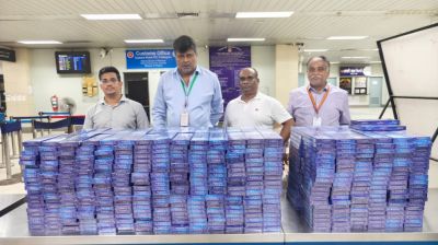 শাহ আমানতে এক ফ্লাইটে ১,৮০২ কার্টন সিগারেট ও ১৩ আইফোন জব্দ