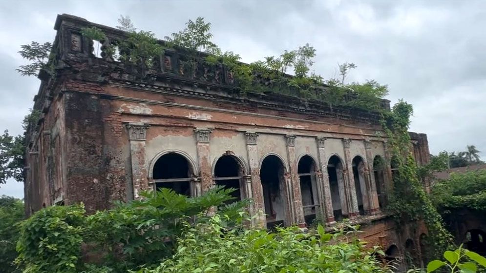 ধ্বংসের পথে শত বছরের সদাসদি জমিদার বাড়ি, সংরক্ষণে নেই কার্যকর উদ্যোগ