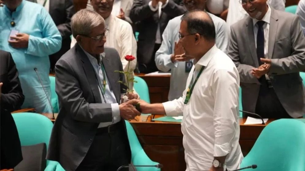 ফল ঘোষণার পর আবেগঘন মুহূর্ত, নতুন রাষ্ট্রপতিকে লাল গোলাপের শুভেচ্ছা প্রধানমন্ত্রীর