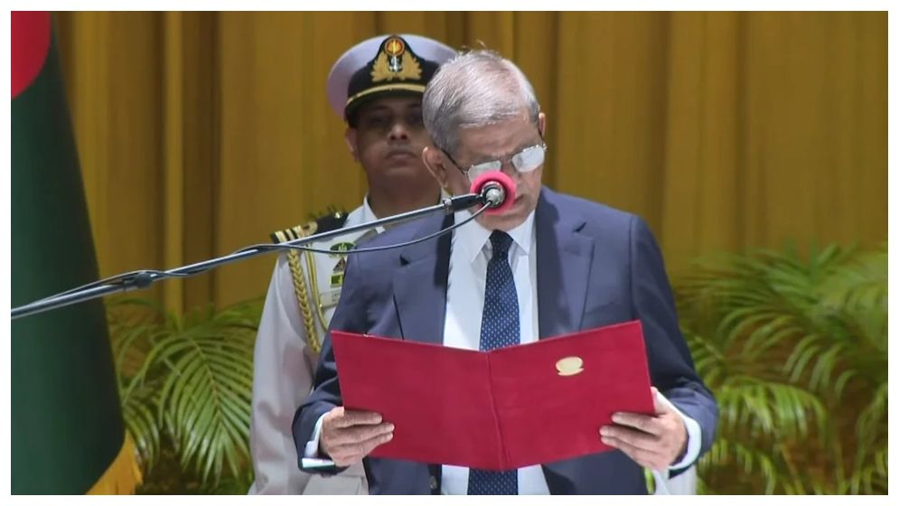 শপথ নিলেন নবনির্বাচিত রাষ্ট্রপতি মির্জা ফখরুল ইসলাম আলমগীর