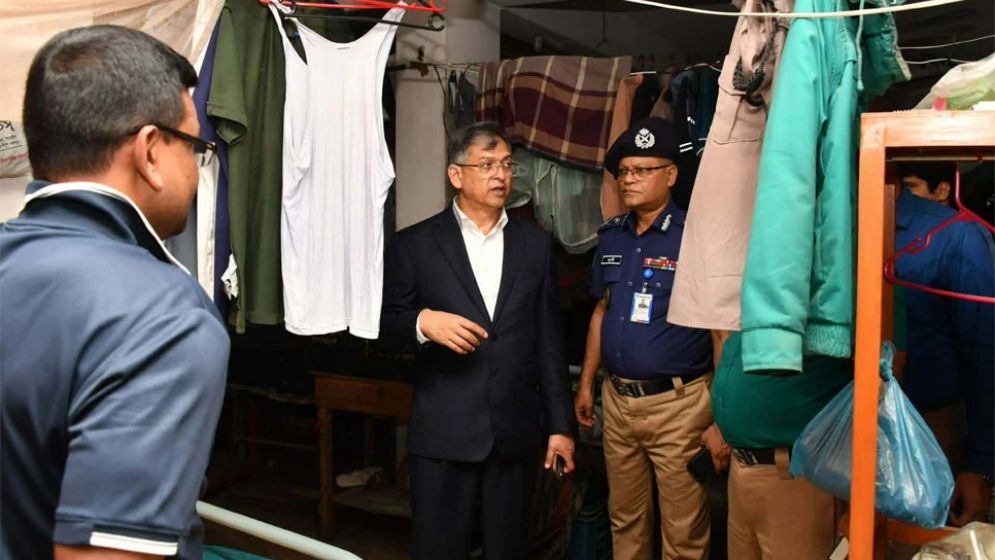 তেজগাঁও থানায় আকস্মিক পরিদর্শনে স্বরাষ্ট্রমন্ত্রী, দিলেন নানা নির্দেশনা