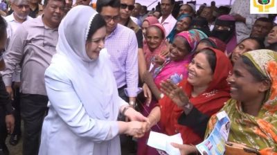 ছানি অপারেশন ক্যাম্প পরিদর্শন করেছেন ডা. জুবাইদা রহমান