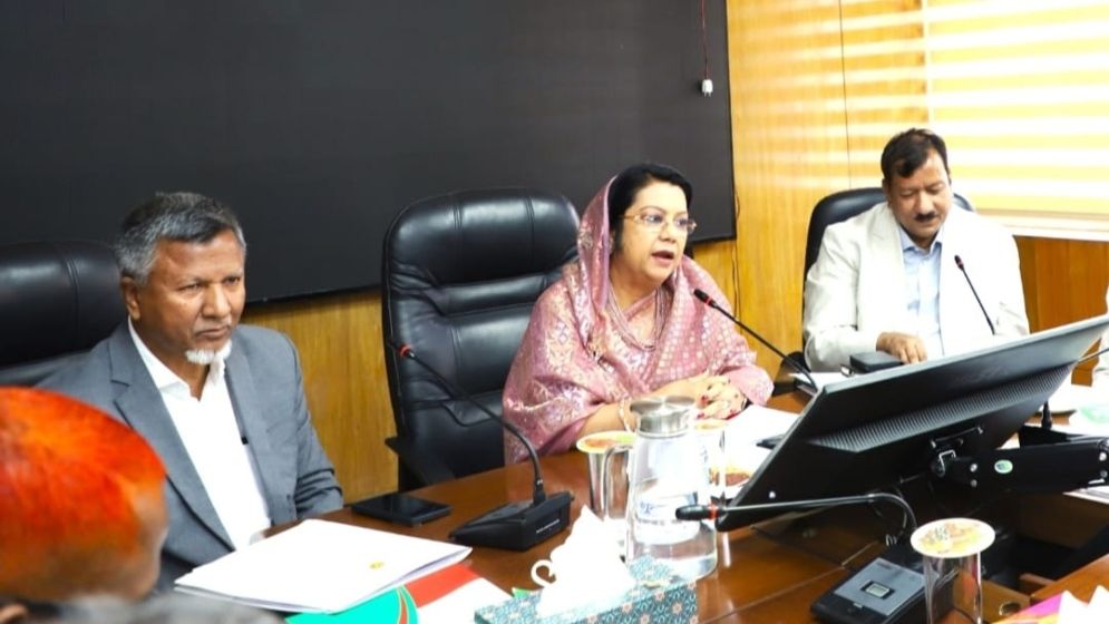 কর্মকর্তাদের সঙ্গে নবনিযুক্ত খাদ্যমন্ত্রীর মতবিনিময়, দক্ষতা ও শৃঙ্খলায় জোর