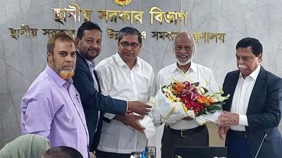 মন্ত্রিত্ব পাওয়ার পর প্রথমবার সচিবালয়ে অফিস করলেন মঈন খান