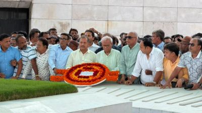 জিয়াউর রহমান ও খালেদা জিয়ার সমাধিতে শ্রদ্ধা জানালেন জহির উদ্দিন স্বপন