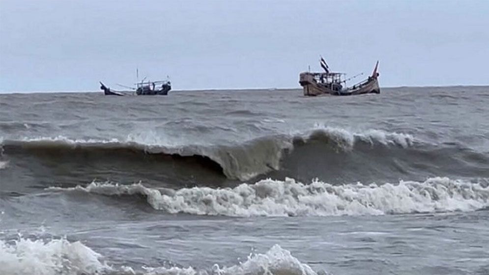 বঙ্গোপসাগরে লঘুচাপ, চার বন্দরে সতর্কসংকেত