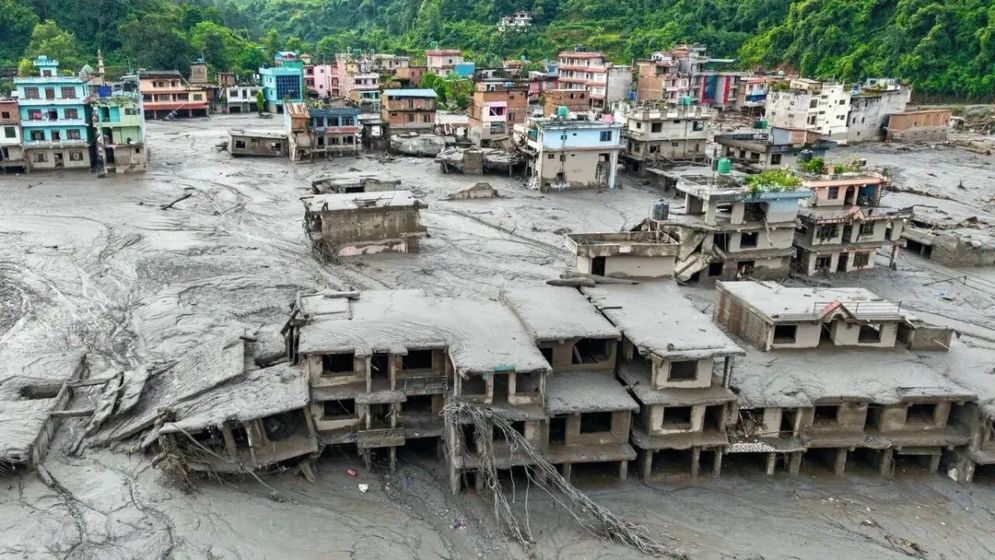 কাদার নিচে লাশের সারি, নেপালে ভয়াবহ বন্যায় নিহত প্রায় ৪৬৯