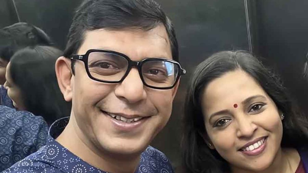 বাটন ফোনের সেই প্রেম, চঞ্চল-শান্তার দাম্পত্যের দুই দশক
