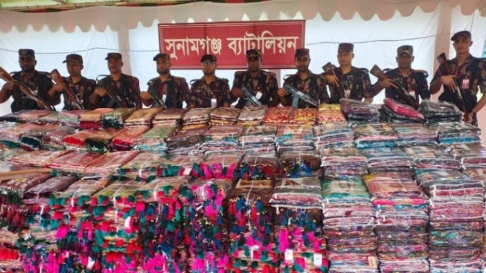 কাভার্ড ভ্যান খুলতেই বের হলো ৩ কোটি ৫৮ লাখ টাকার ভারতীয় শাড়ি