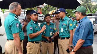 মহাখালী টার্মিনালে অপেক্ষমাণ বাস স্থানান্তরে ডিএমপির অভিযান