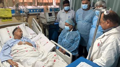 বিদ্যুৎমন্ত্রী টুকুকে দেখতে হাসপাতালে রাষ্ট্রপতি