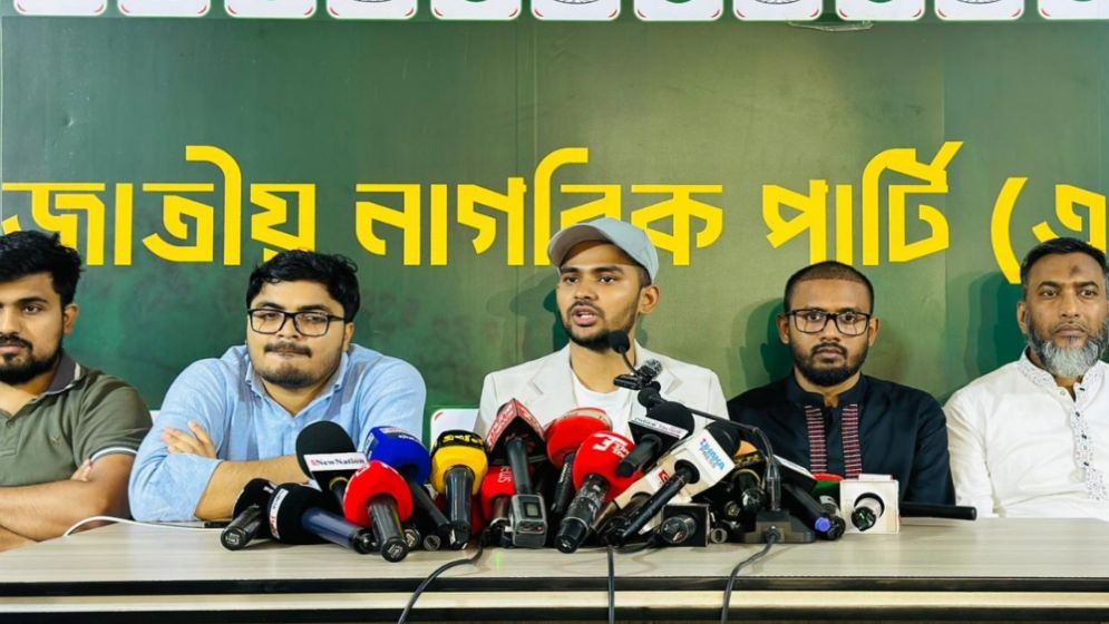 দুদককে বিরোধী দল দমনের হাতিয়ার হিসেবে ব্যবহার করা হচ্ছে: আসিফ মাহমুদ