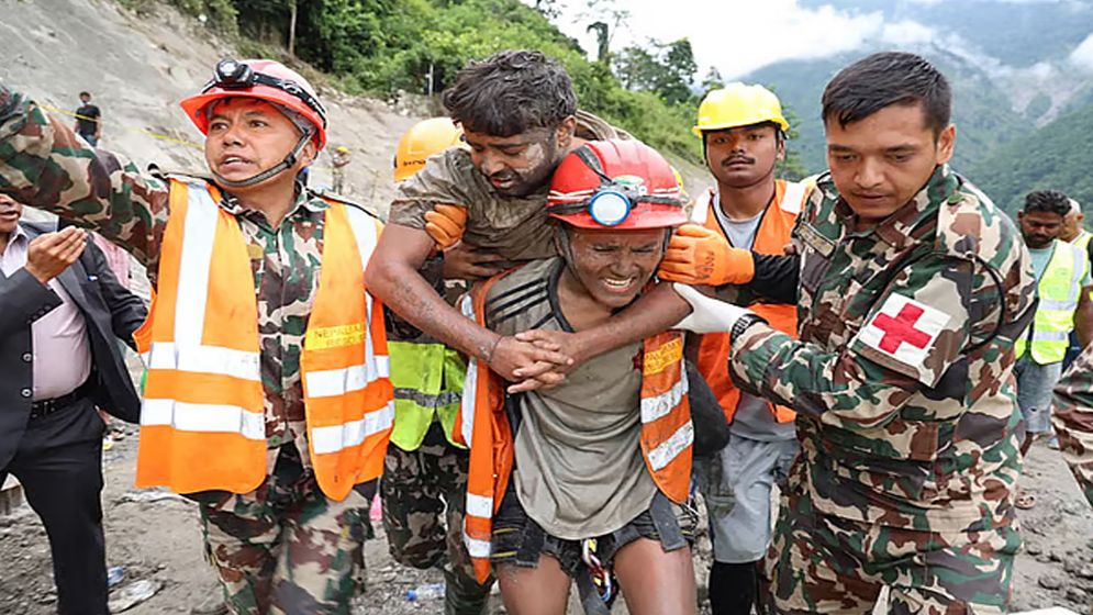 নেপালের সুড়ঙ্গ থেকে ৯ দিন পর দুই শ্রমিককে জীবিত উদ্ধার