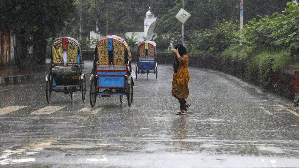 ঢাকায় দুপুরের মধ্যে বজ্রসহ বৃষ্টির আভাস