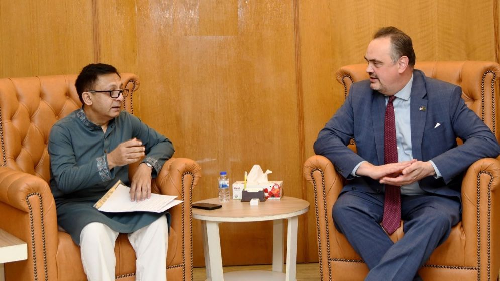 বাণিজ্য ও বিনিয়োগ বাড়াতে বাণিজ্যমন্ত্রীর সঙ্গে মার্কিন রাষ্ট্রদূতের বৈঠক