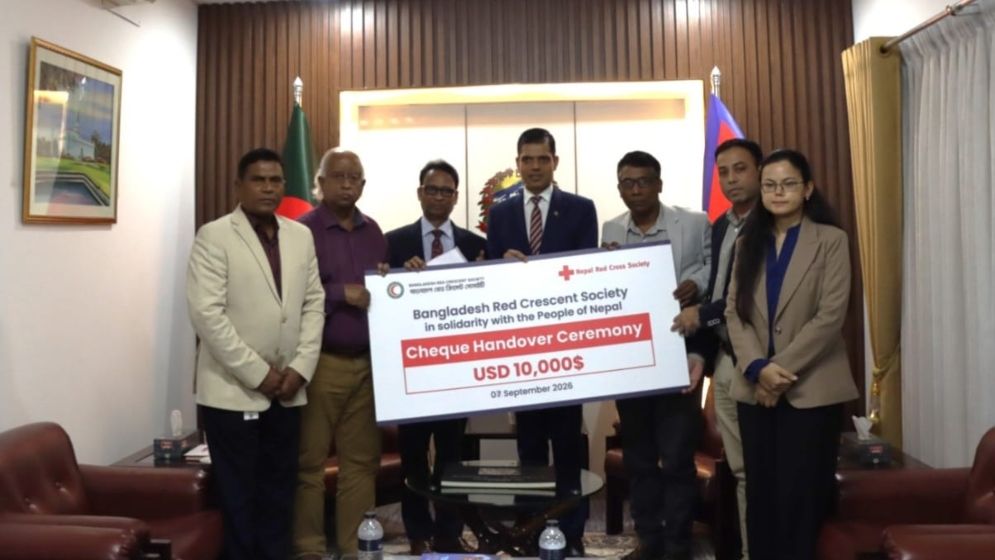 নেপালের বন্যার্তদের ১০ হাজার ডলার দিলো বাংলাদেশ রেড ক্রিসেন্ট