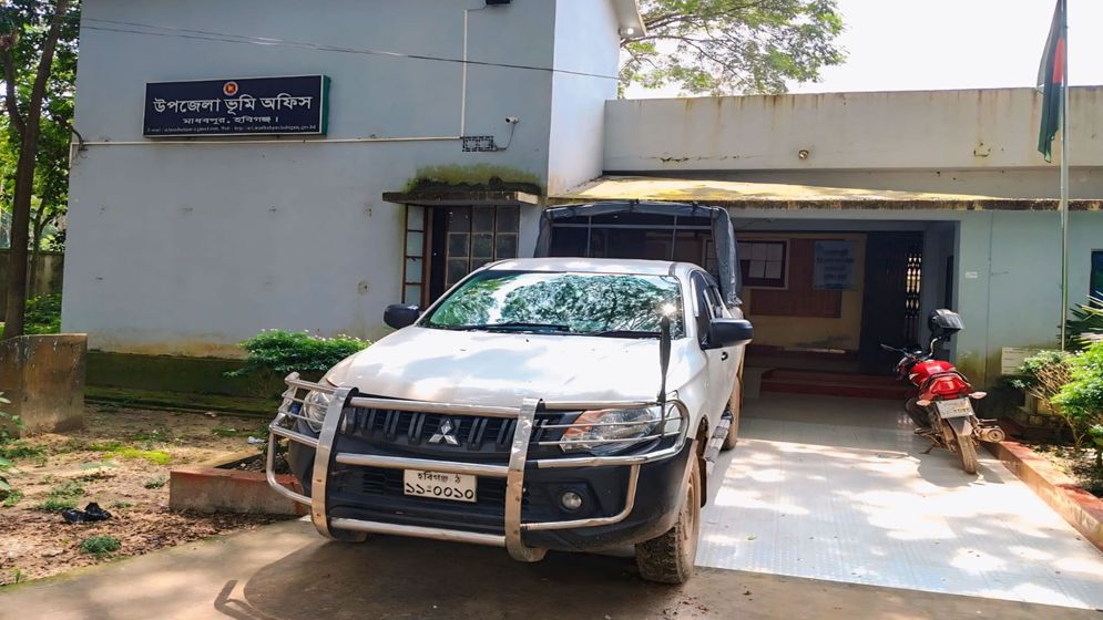 মাধবপুর ভূমি অফিসে জনবল সংকট, ১৮ পদের ১১টিই শূন্য