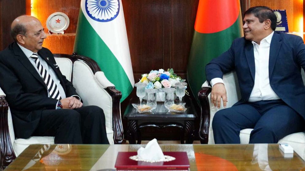 প্রতিরক্ষা উপদেষ্টার সঙ্গে ভারতীয় হাইকমিশনারের সাক্ষাৎ
