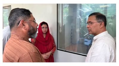 হাটহাজারীতে আহত সেনা কর্মকর্তাকে দেখতে সিএমএইচে প্রধানমন্ত্রী