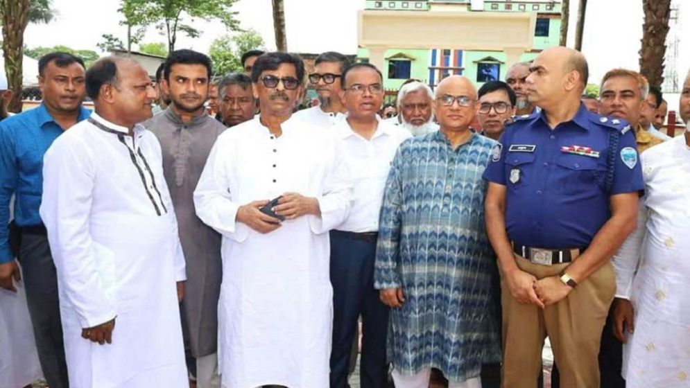 দেশে সারের সংকট নেই, মজুতদারদের বিরুদ্ধে অভিযান চলছে: কৃষিমন্ত্রী