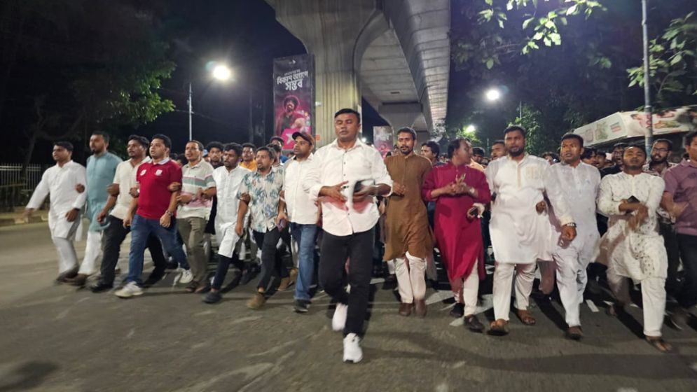 নিষিদ্ধ আওয়ামী লীগের অপৎপরতার বিরুদ্ধে ঢাবিতে ছাত্রদলের মিছিল