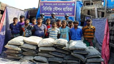 মায়ানমারে পাচারকালে ৬৫০ বস্তা সিমেন্ট উদ্ধার, আটক ৫