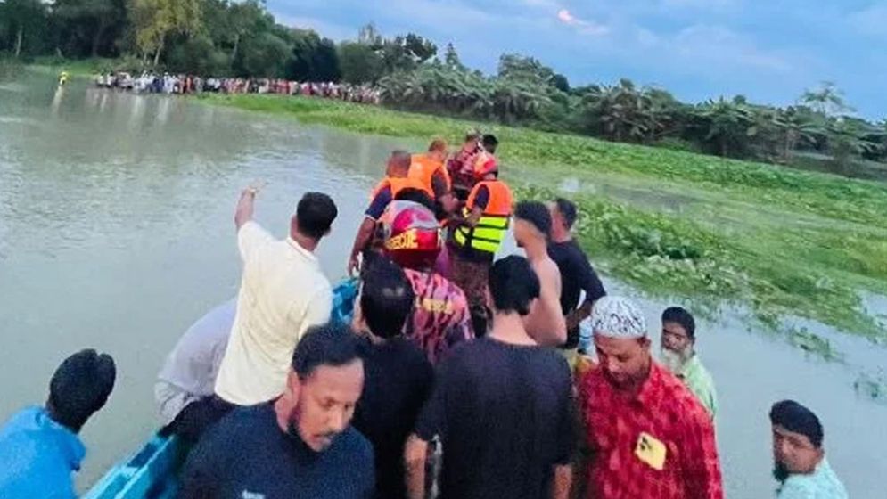 নদীতে গোসল করতে নেমে নিখোঁজ ৪