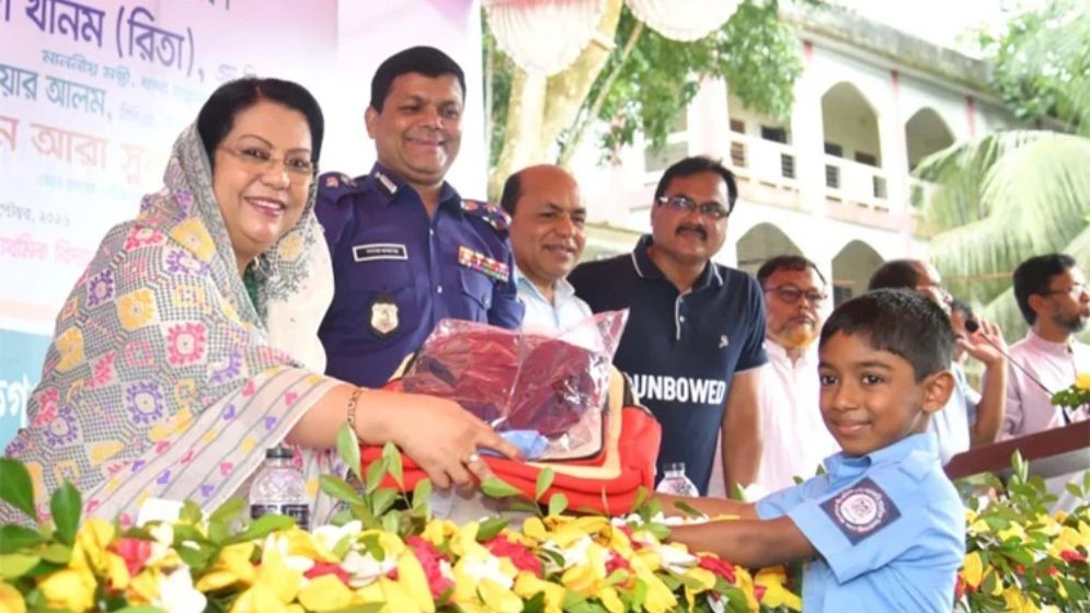 অর্থের অভাবে কোনো শিশুর পড়াশোনা বাধাগ্রস্ত হতে দেব না: খাদ্যমন্ত্রী