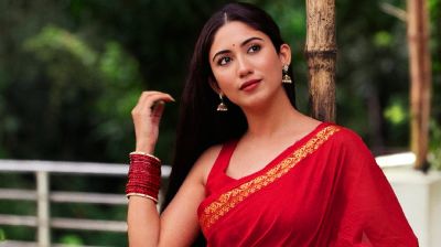 ‘সম্পূর্ণা পুরস্কার’ পেয়ে নারীদের যে বার্তা দিলেন সাফা কবির