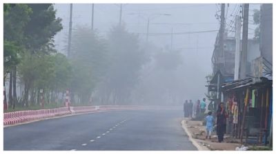 আশ্বিনের প্রথম ভোরে কুয়াশার চাদরে ঢাকা প্রকৃতি
