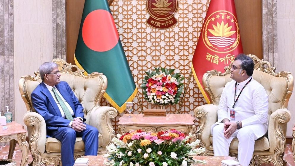 রাষ্ট্রপতির সঙ্গে জাহাঙ্গীরনগর বিশ্ববিদ্যালয়ের উপাচার্যের সৌজন্য সাক্ষাৎ
